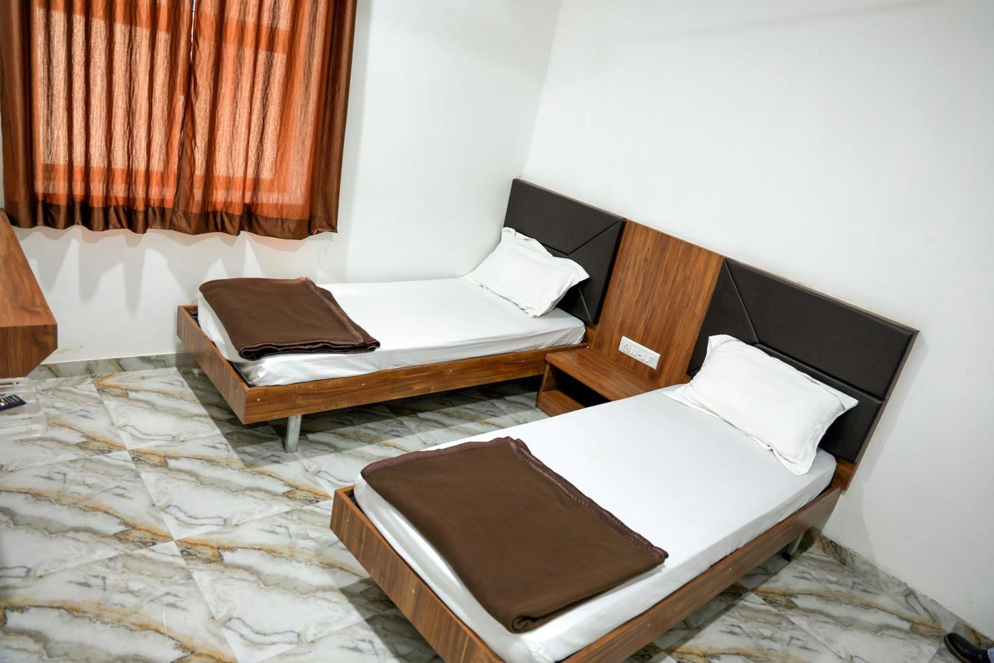 Hotel Aaram Kalupur Ahmedabad Ngoại thất bức ảnh