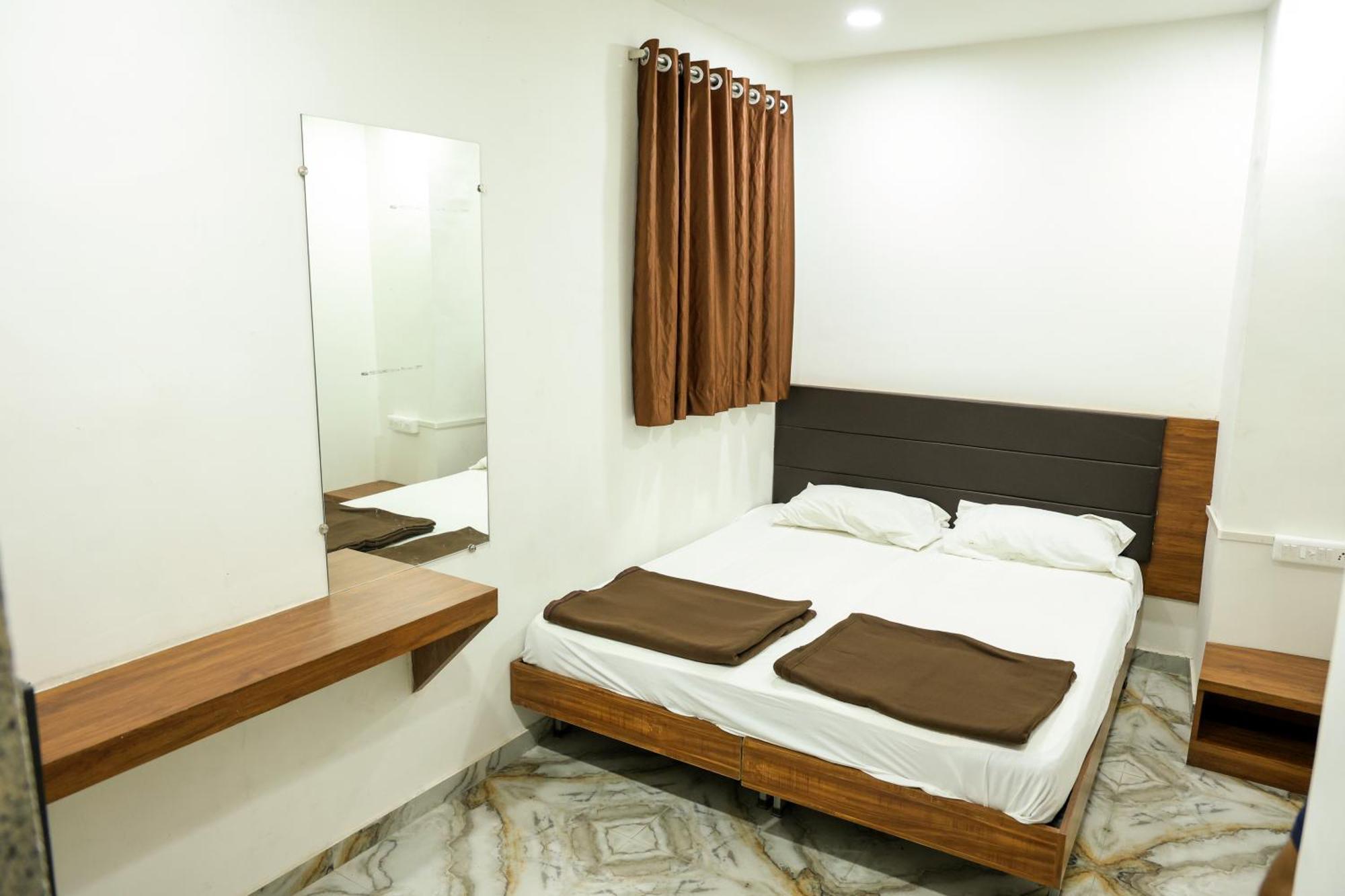 Hotel Aaram Kalupur Ahmedabad Ngoại thất bức ảnh