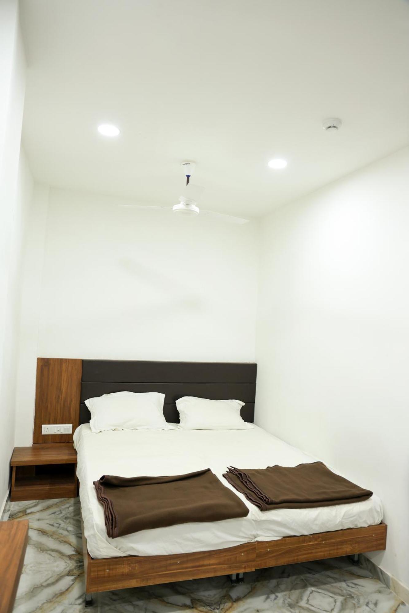 Hotel Aaram Kalupur Ahmedabad Ngoại thất bức ảnh