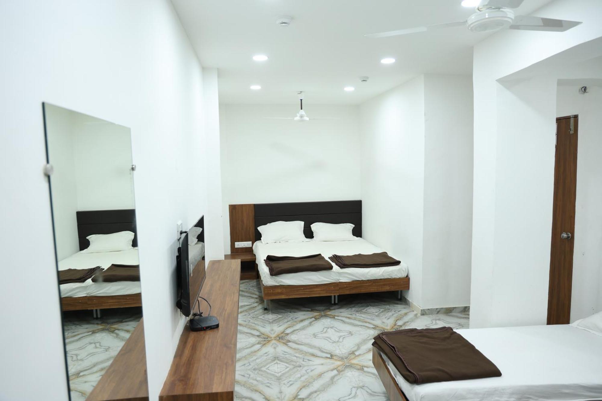 Hotel Aaram Kalupur Ahmedabad Ngoại thất bức ảnh