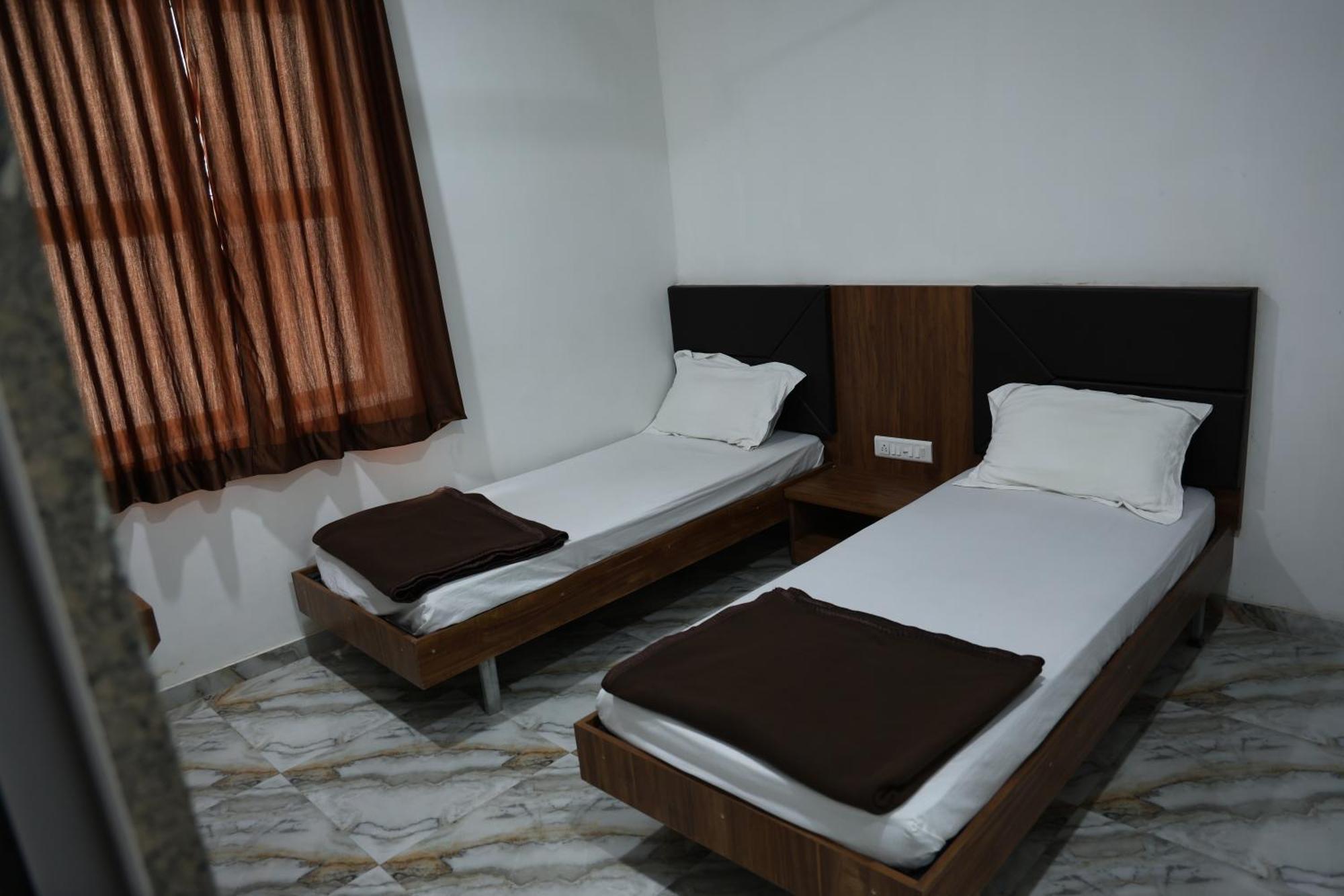 Hotel Aaram Kalupur Ahmedabad Ngoại thất bức ảnh