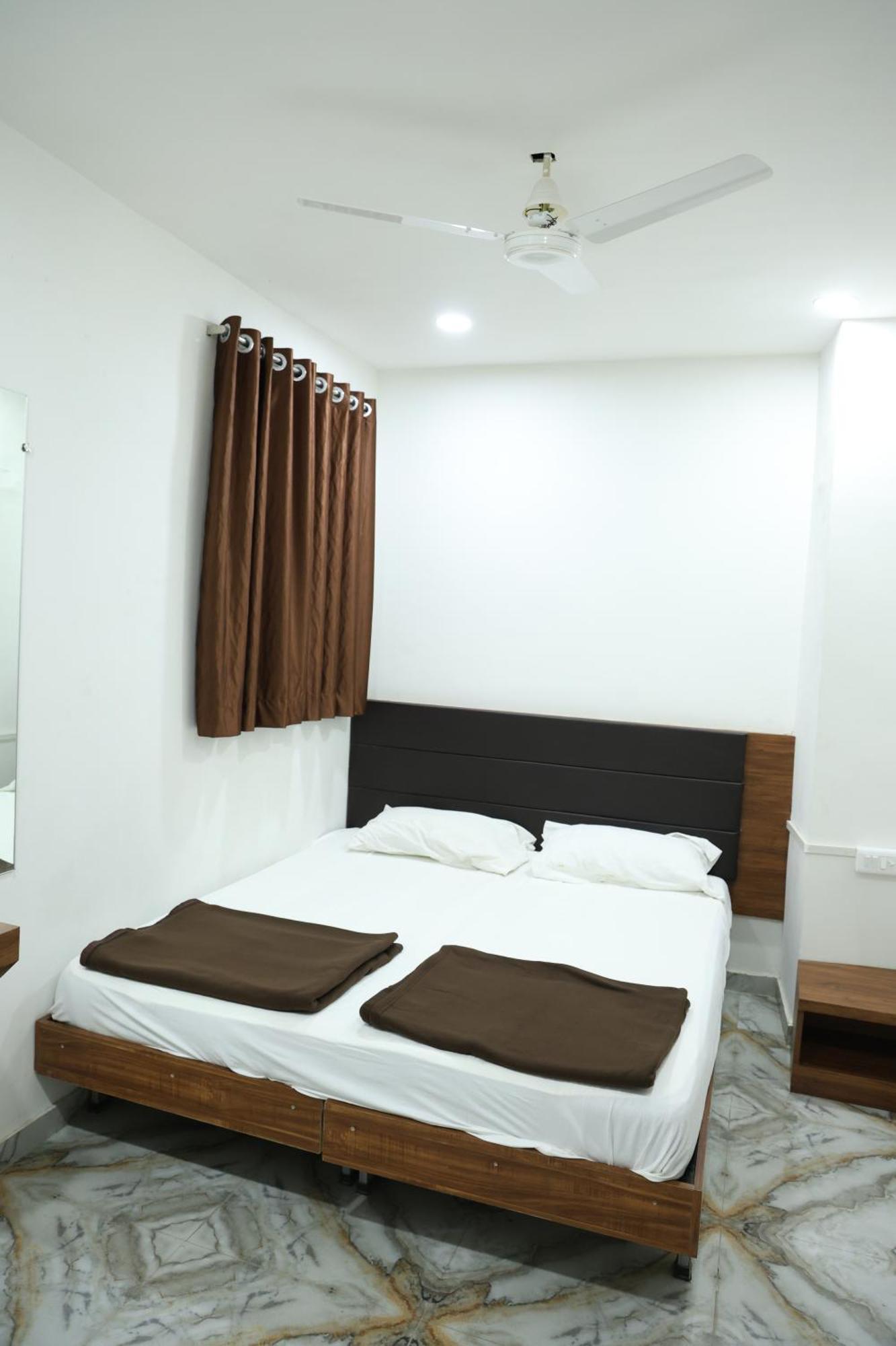 Hotel Aaram Kalupur Ahmedabad Ngoại thất bức ảnh