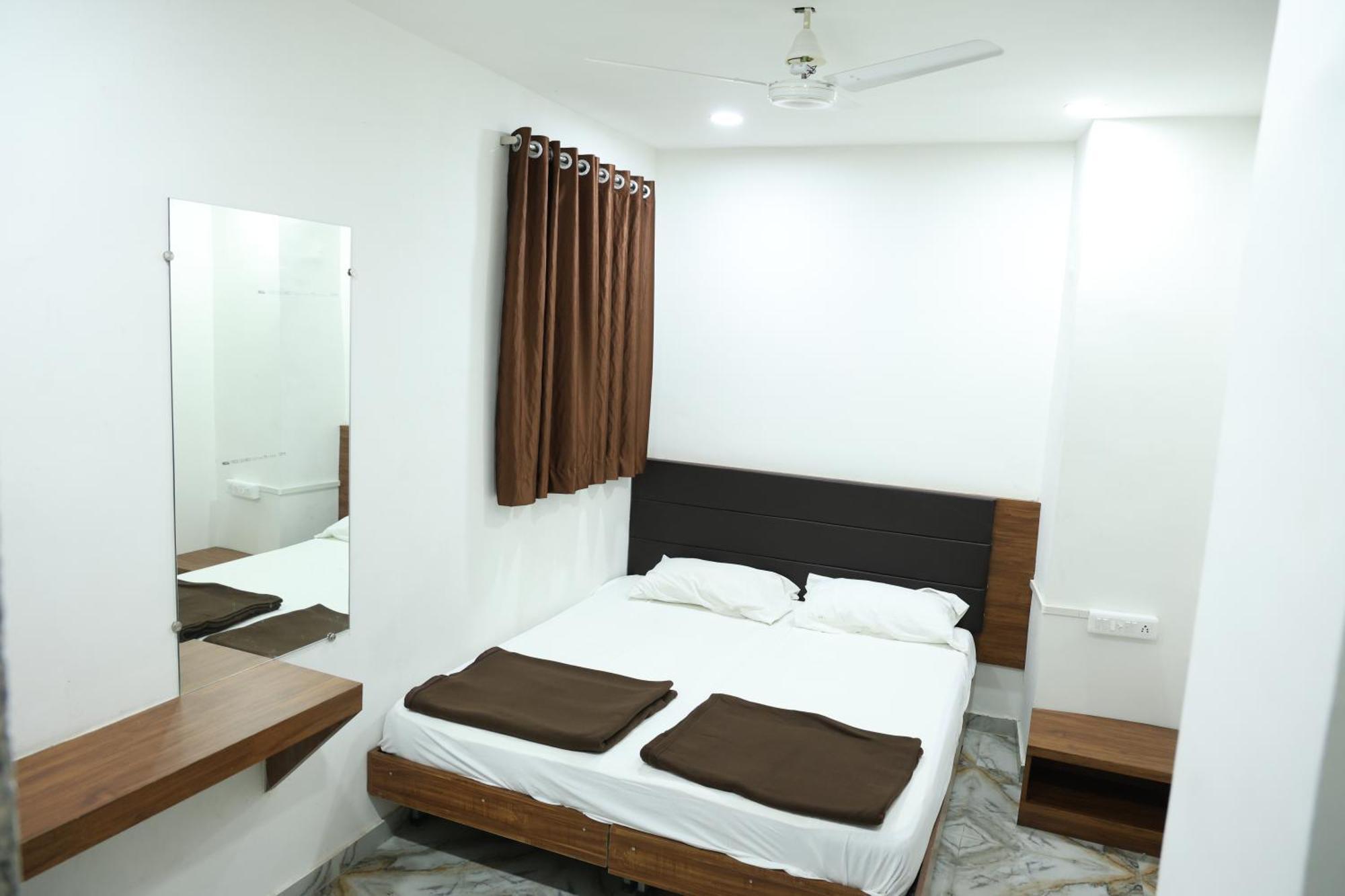 Hotel Aaram Kalupur Ahmedabad Ngoại thất bức ảnh